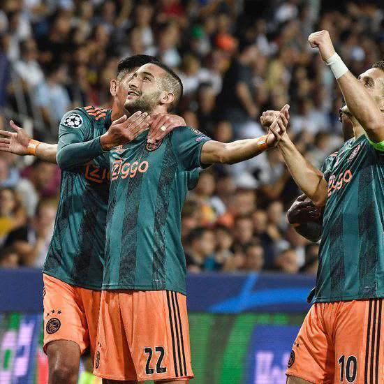 陈梦从小便 陈梦从小便