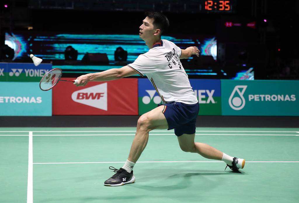 为什么打者打击前习惯性用泥土摩搓双手以增加球棒摩擦力